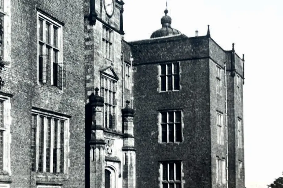 The Great East Façade under repair after the 1909 fire